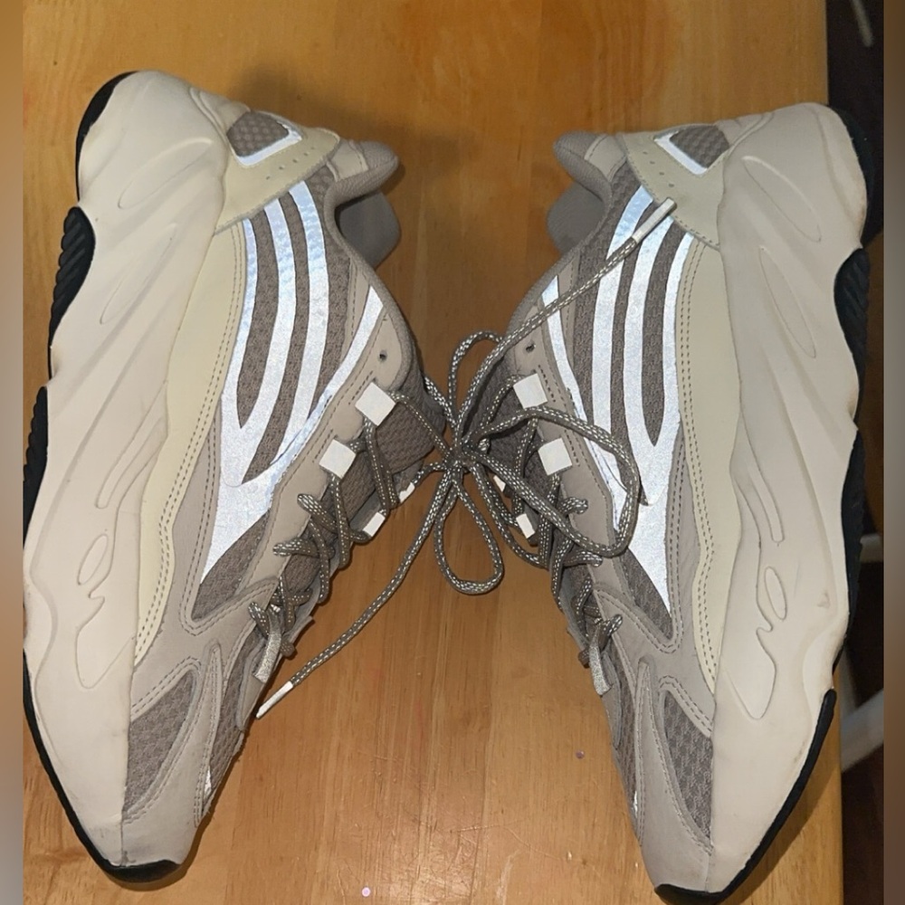 Yeezy 700 sz 12